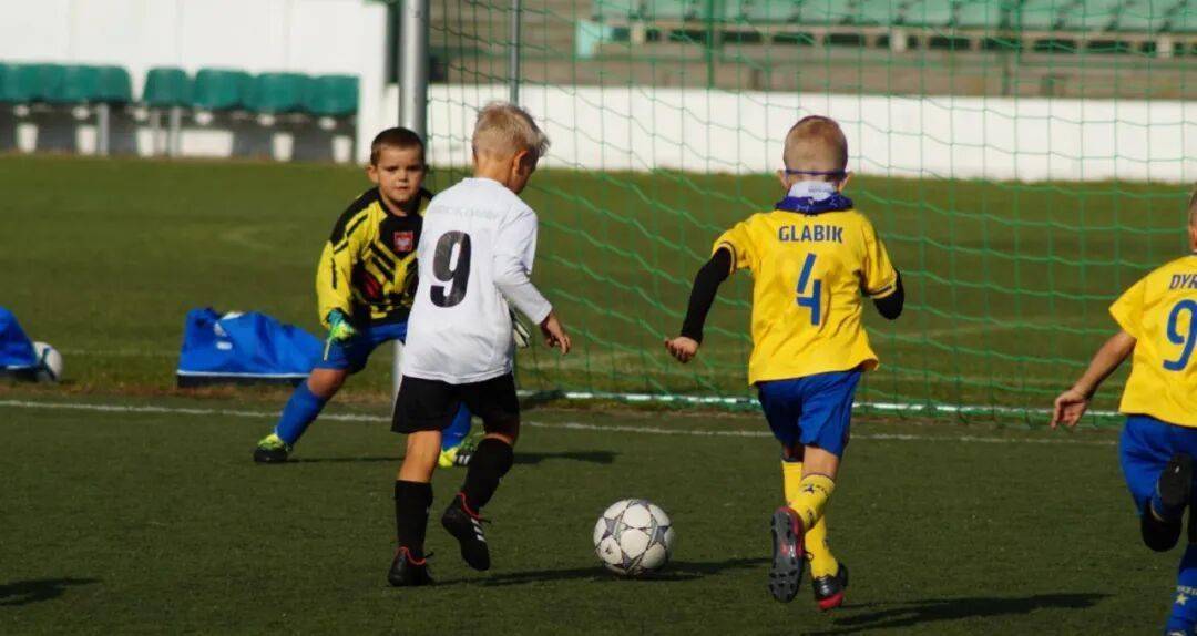 澳门皇冠|练习足球感受挫折比获得成绩更重